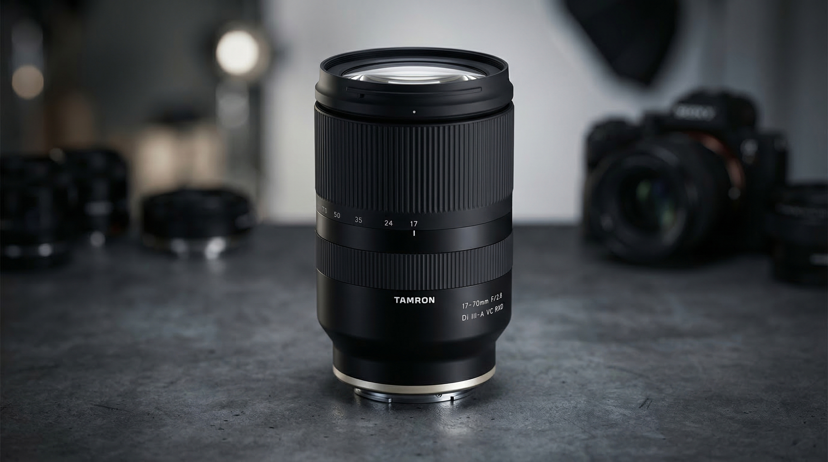 Tamron 17-70mm F/2.8 Di III-A VC RXD Sony E Mount APS-C Zoom Lens görseli
